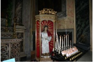 Estatua de Santa Reparata en la Catedral de Niza Francia